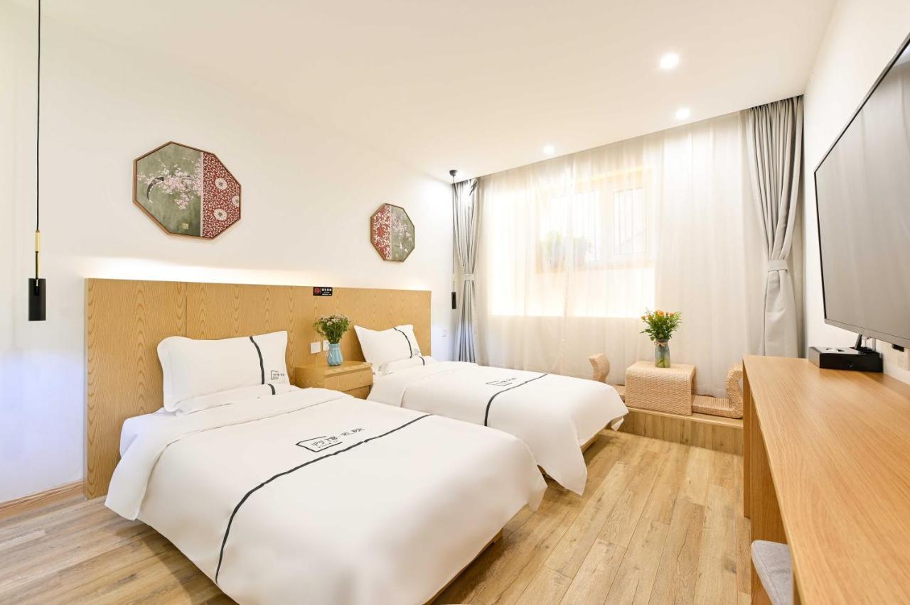 Xingshe Alley Courtyard Wangfujing Forbidden Branch - Breakfast Included & Speaking Reception & Free Wifi And Laundry & Hutong Culture & Cat-keeping & Flower-growing Terrace & One Day Tour Service & Free Coffee Peking