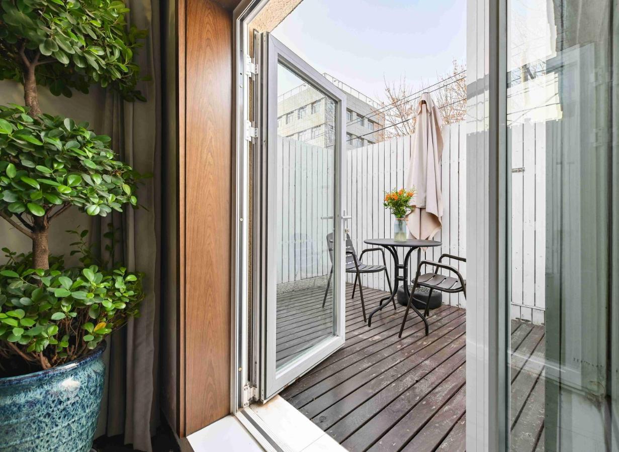 Hotel Xingshe Alley Courtyard Wangfujing Forbidden Branch - Breakfast Included & Speaking Reception & Free Wifi And Laundry & Hutong Culture & Cat-keeping & Flower-growing Terrace & One Day Tour Service & Free Coffee Peking
