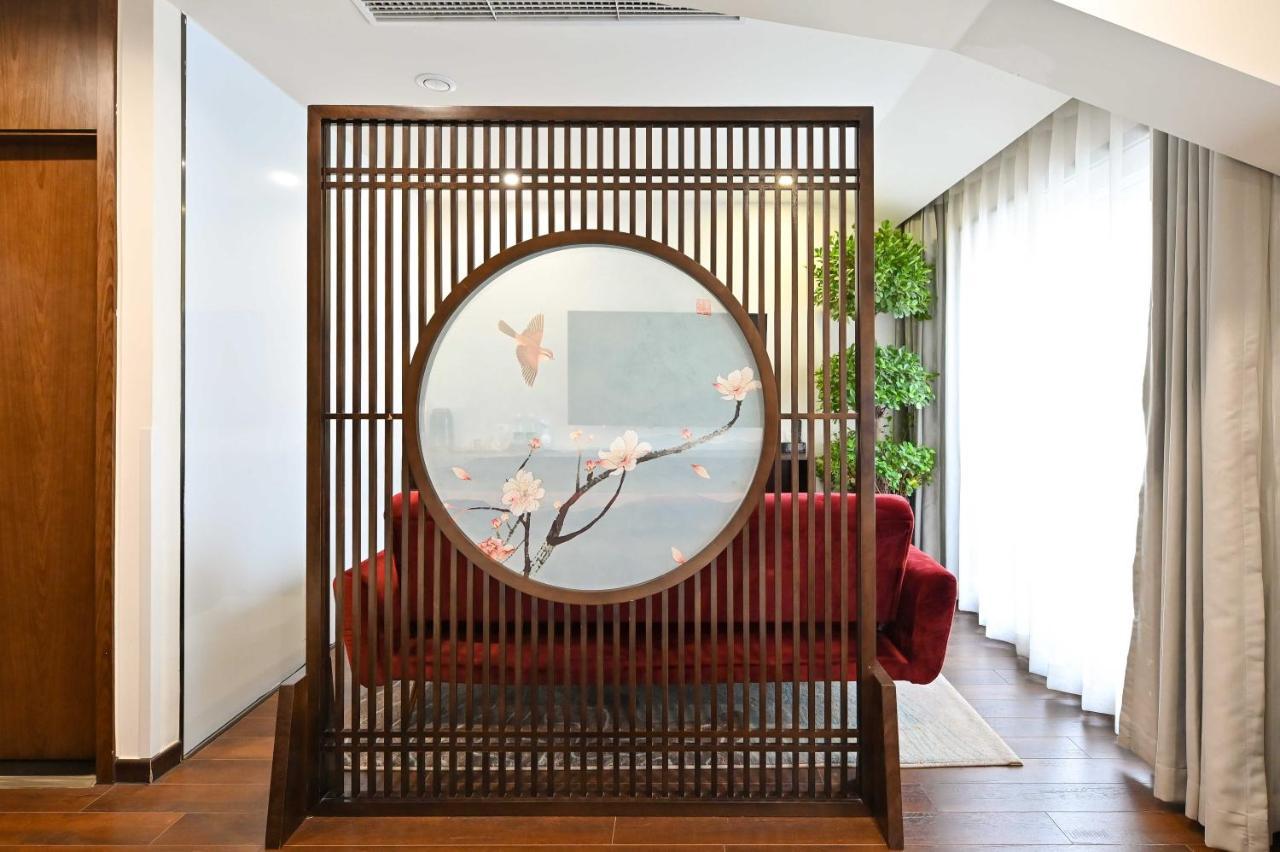 Xingshe Alley Courtyard Wangfujing Forbidden Branch - Breakfast Included & Speaking Reception & Free Wifi And Laundry & Hutong Culture & Cat-keeping & Flower-growing Terrace & One Day Tour Service & Free Coffee Peking