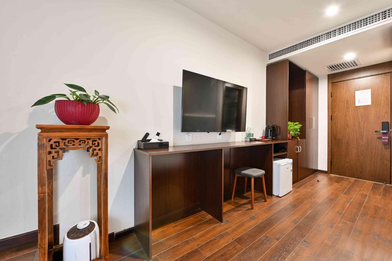 Xingshe Alley Courtyard Wangfujing Forbidden Branch - Breakfast Included & Speaking Reception & Free Wifi And Laundry & Hutong Culture & Cat-keeping & Flower-growing Terrace & One Day Tour Service & Free Coffee 4*