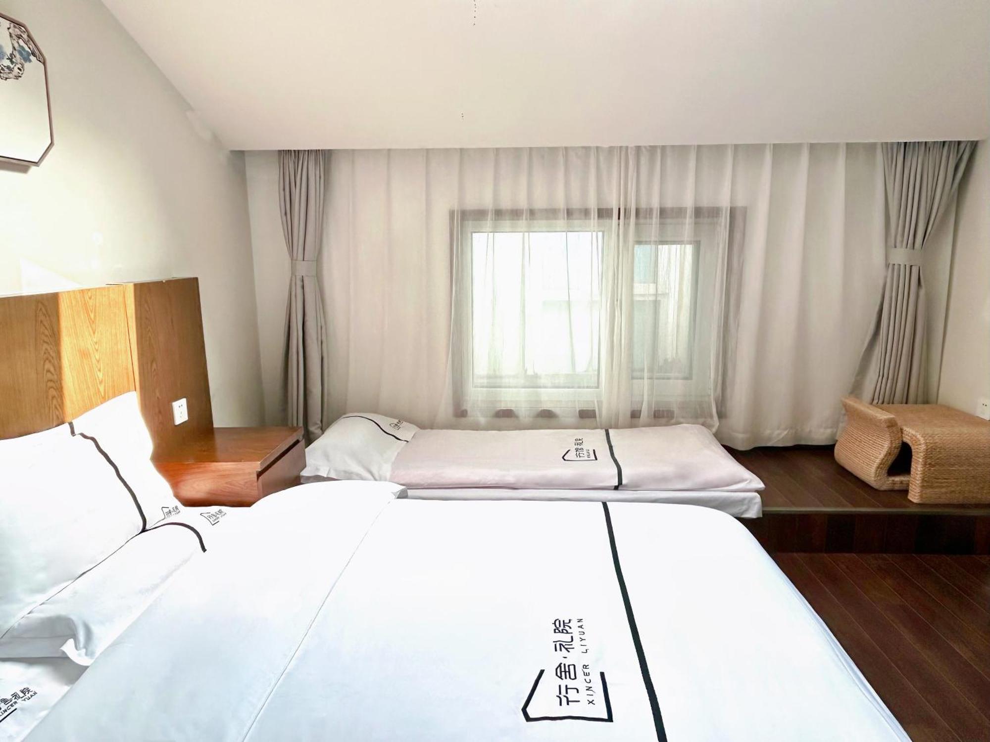 Xingshe Alley Courtyard Wangfujing Forbidden Branch - Breakfast Included & Speaking Reception & Free Wifi And Laundry & Hutong Culture & Cat-keeping & Flower-growing Terrace & One Day Tour Service & Free Coffee 4* Peking
